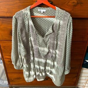 DR2 plus 3x green blouse